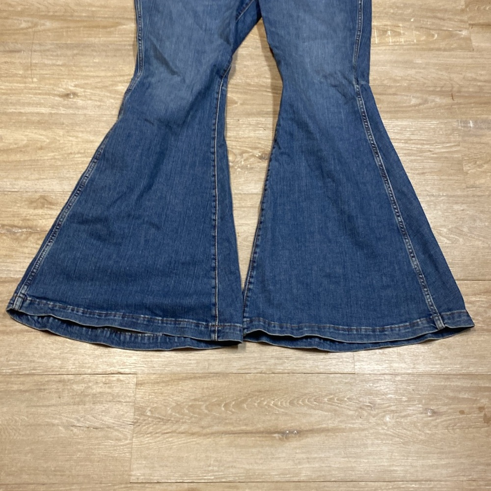 Wrangler Women's Blue Flare Jeans - Picture 3 of 8